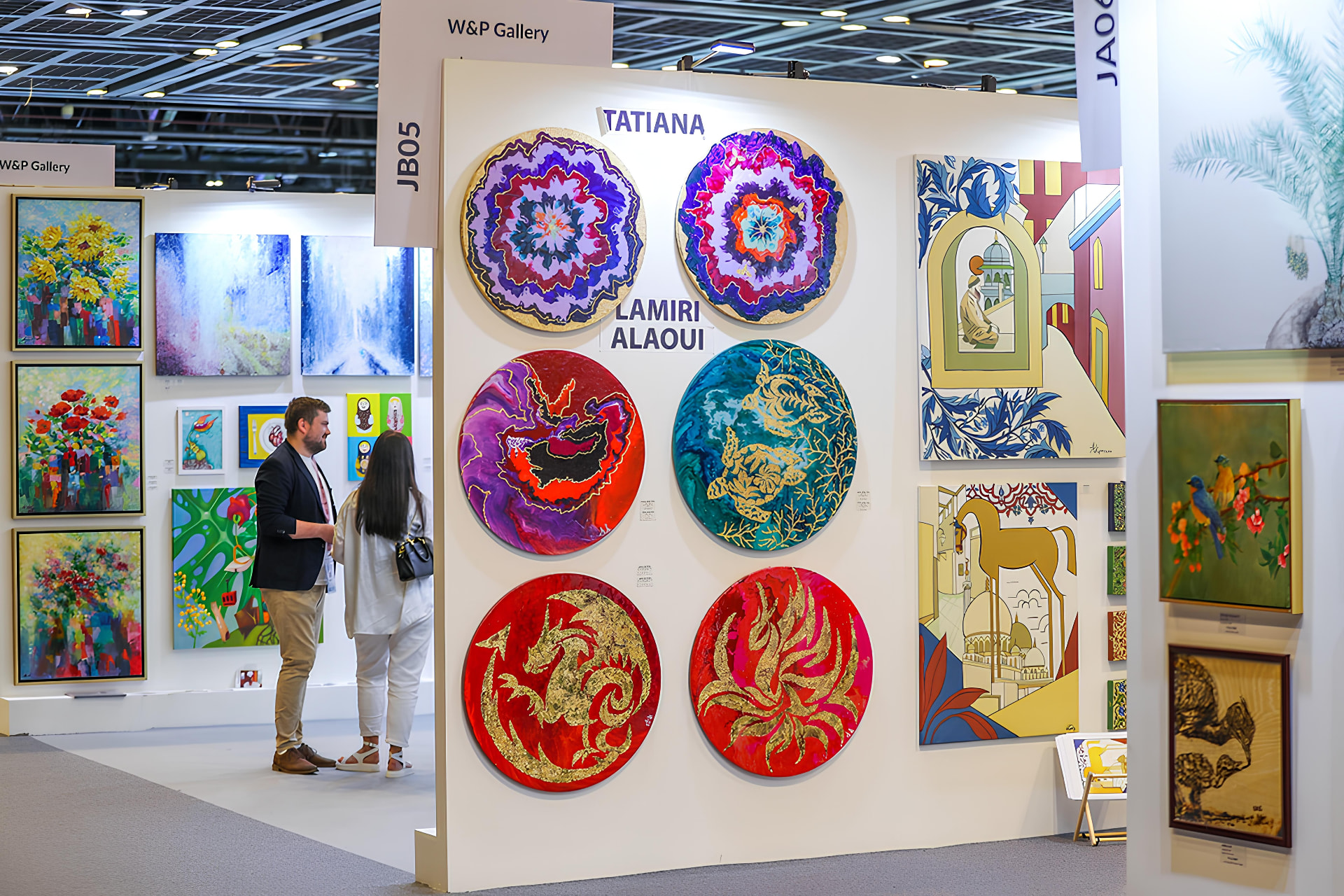 Gallery stand with circular gold-leaf paintings